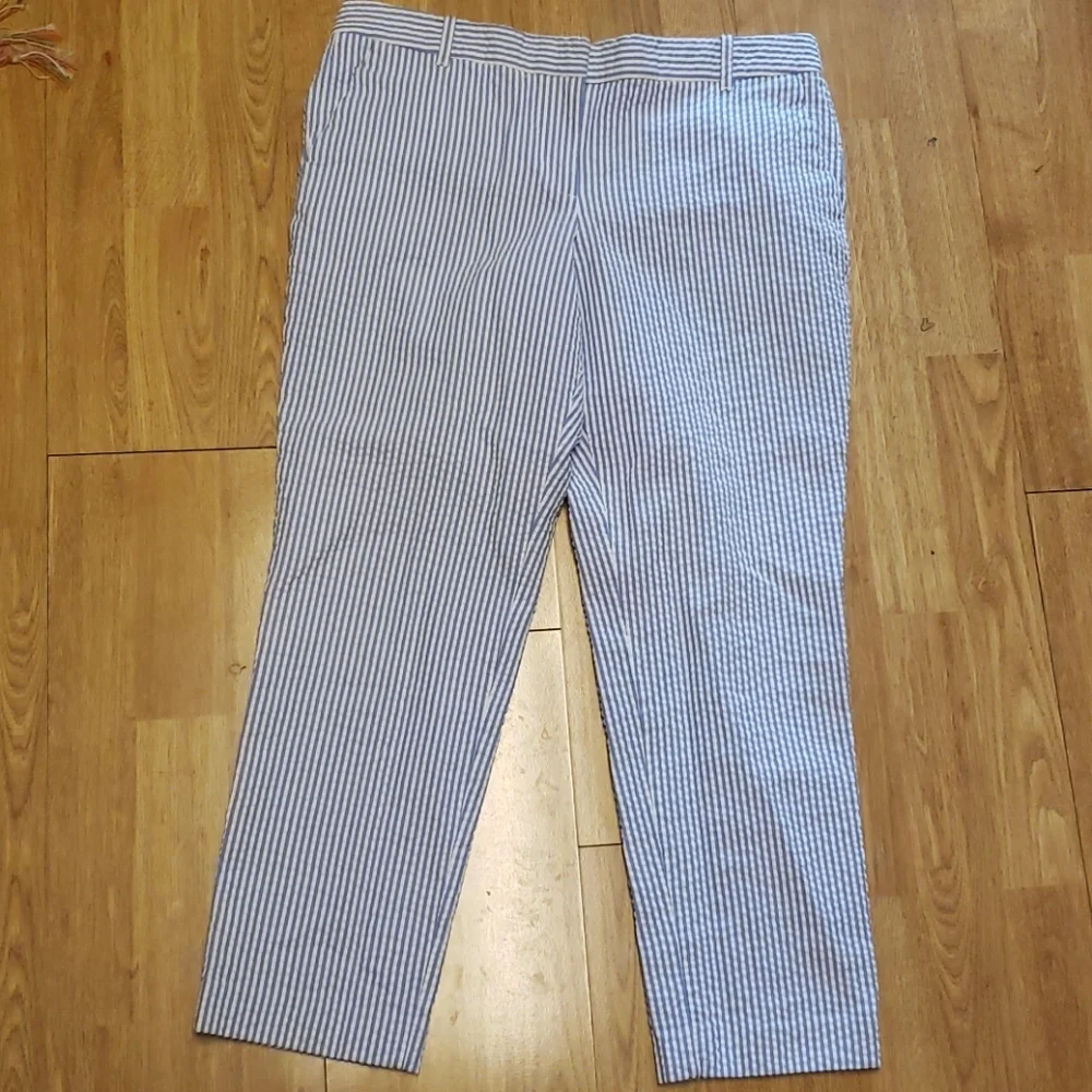 J Crew blue/white stripe seersucker Cafe Capris 8